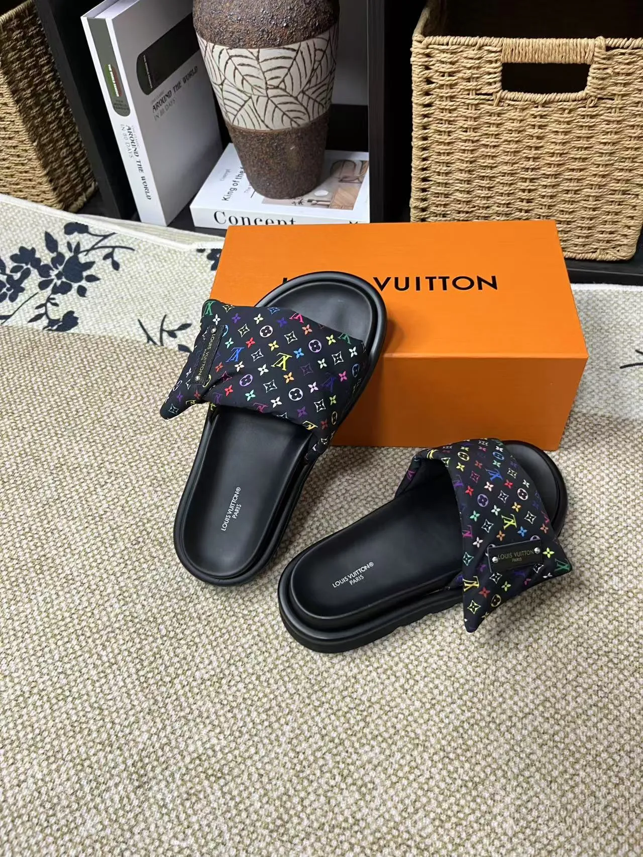 P340 yuan LV Louis Vuitton Full of high-end feel! A popular model among bloggers at home and abroad, it’s retro and fashionable, and looks stunning on your feet! Mainly recommended model on the official website★ ━━━━━ ЅᏇєєt ━━━━━ ▪️Upper: original calfskin ➕5D printing process ▪️Inner: imported mixed sheepskin ▪️Outsole: original molded foam outsole ▪️Size: Female 35-40 Men's 39-44 (women's 41 men's 45)